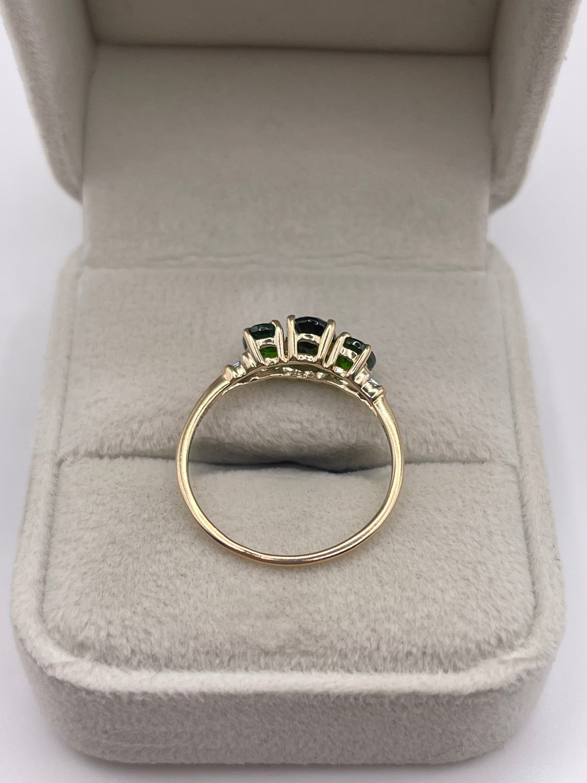 9ct gold diopside and diamond ring