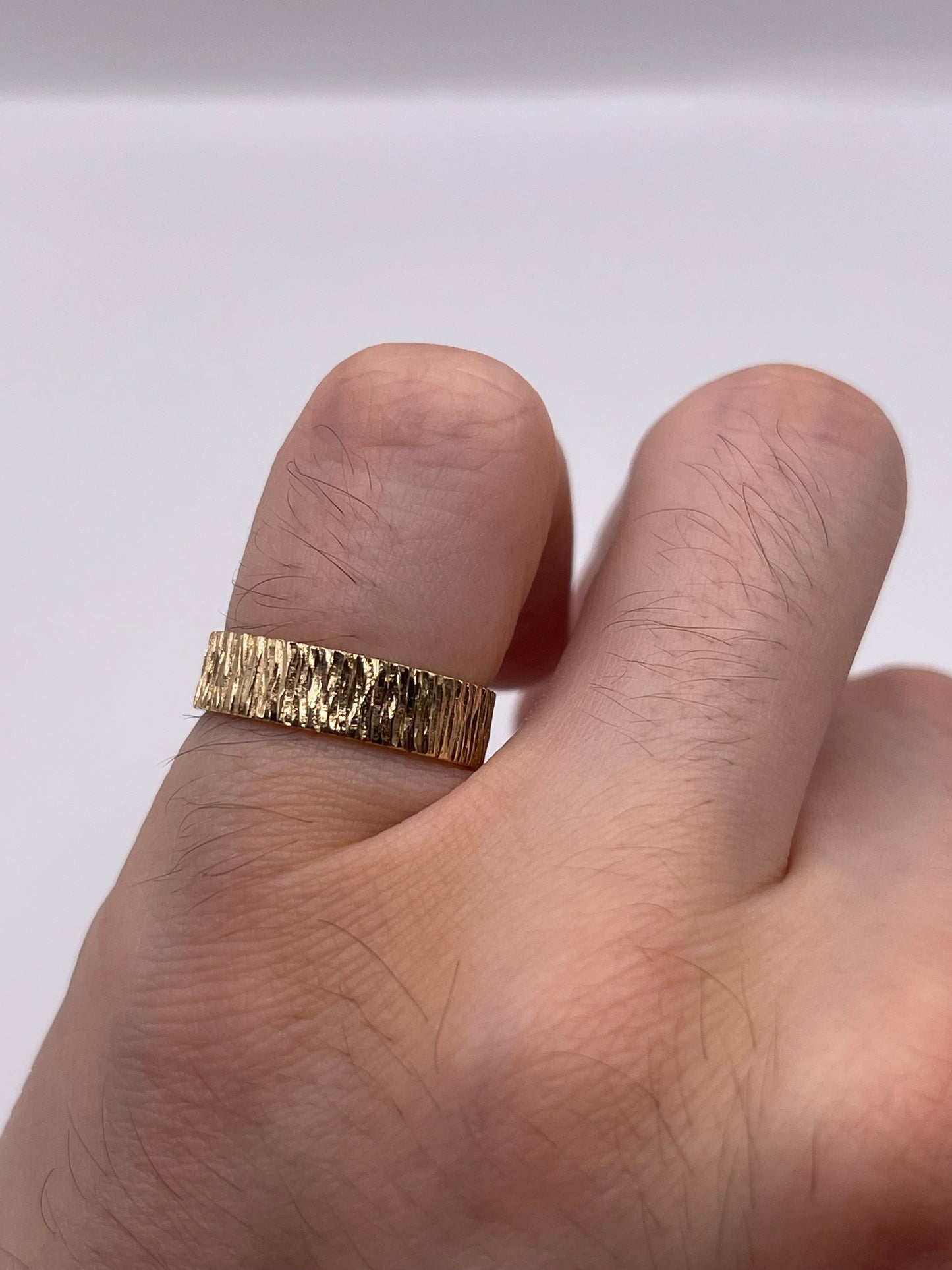 9ct gold patterned band