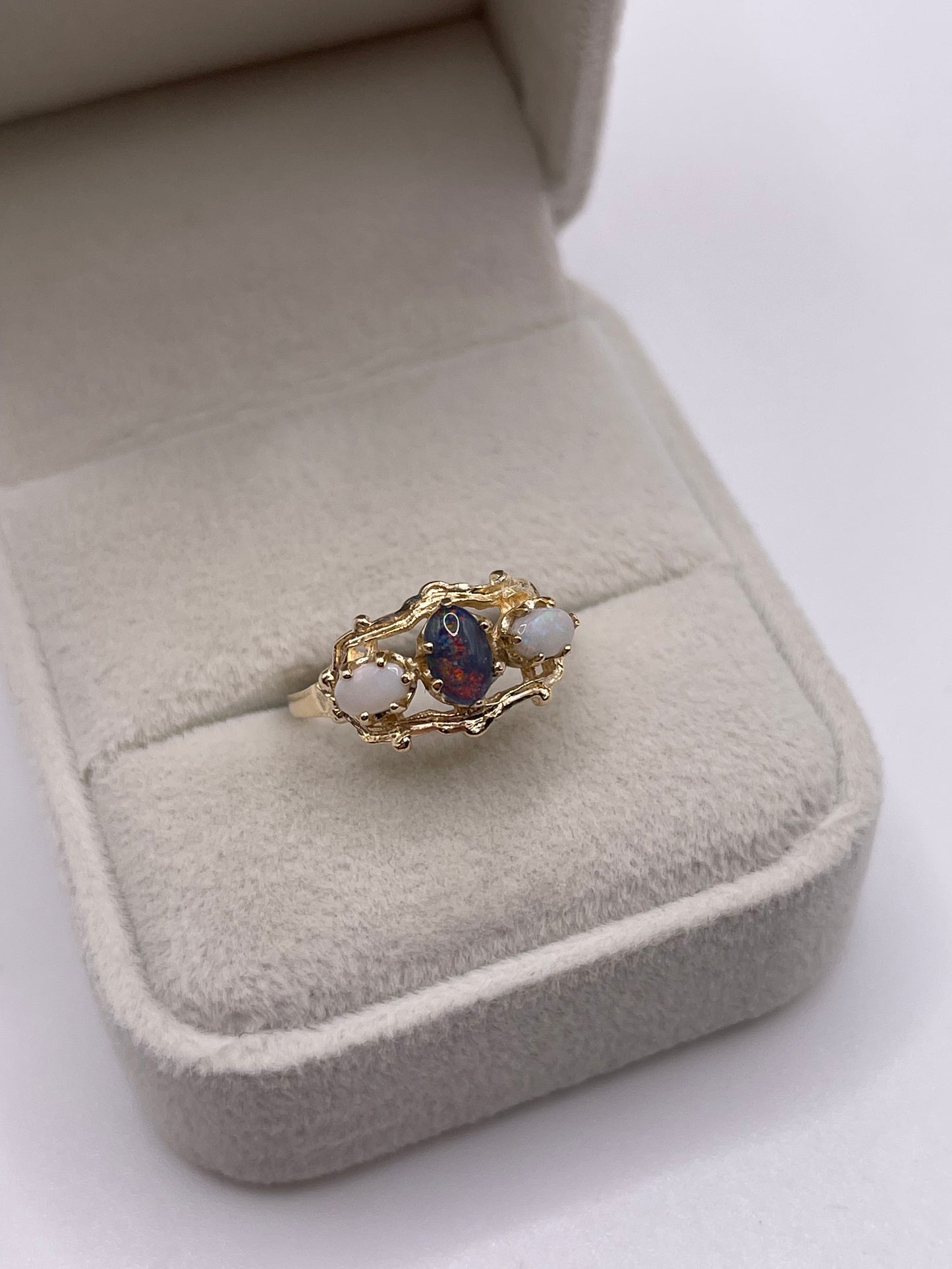 9ct gold opal ring