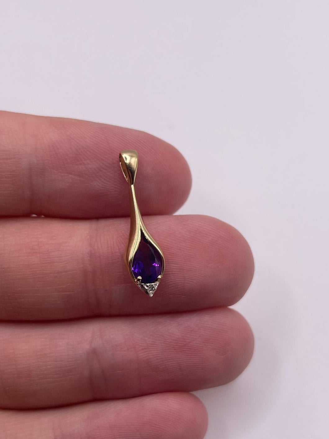 9ct gold amethyst and diamond pendant