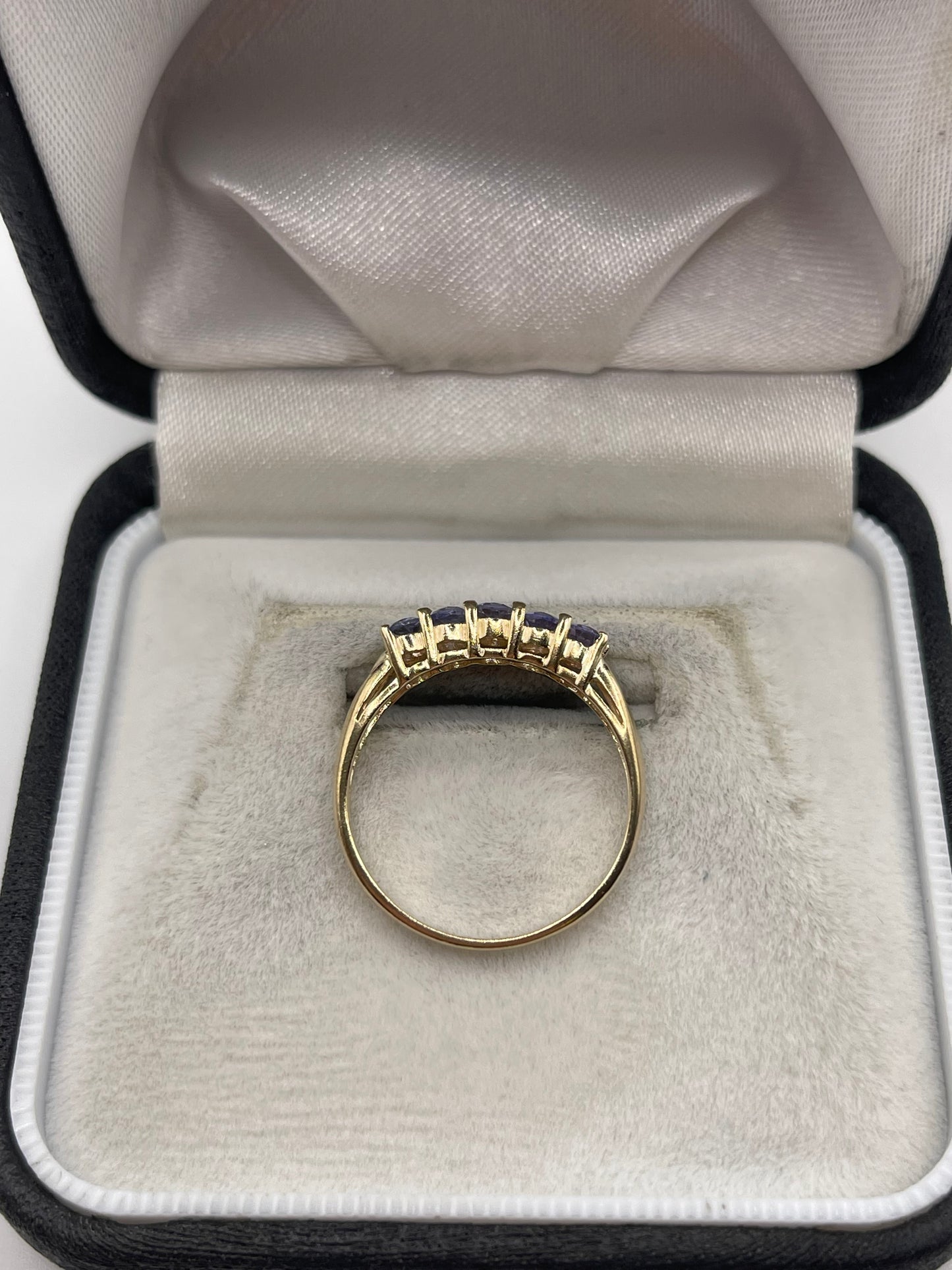 9ct gold tanzanite ring