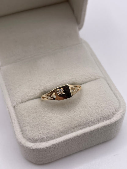 9ct gold cz signet ring
