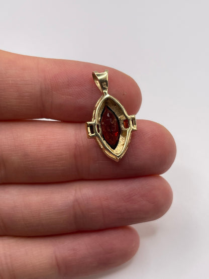9ct gold garnet and diamond pendant
