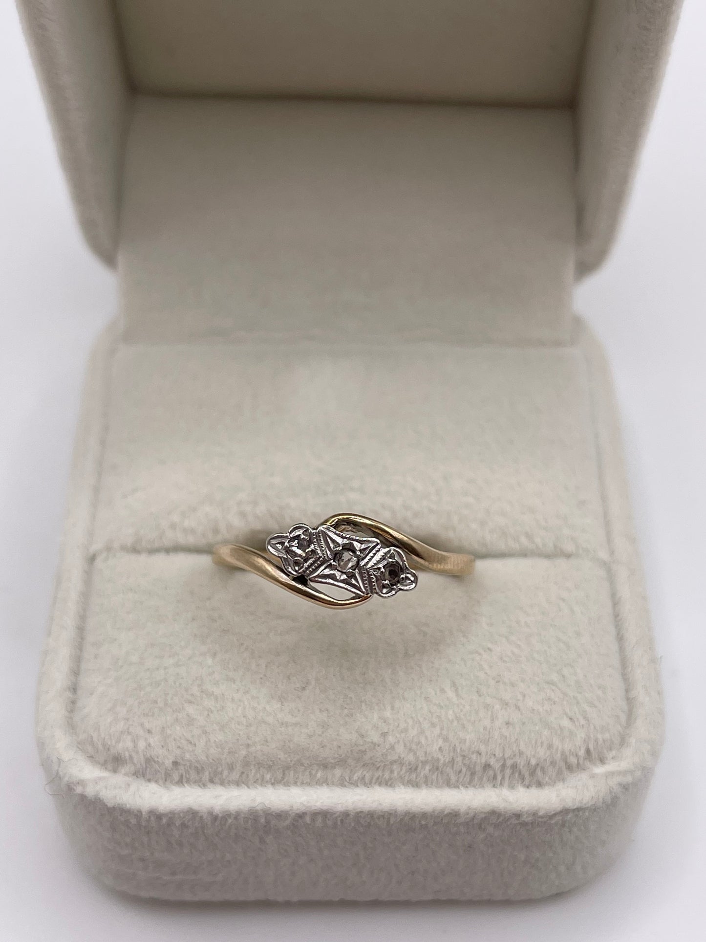 9ct gold platinum diamond ring