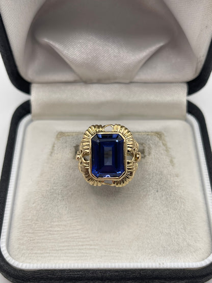 9ct gold synthetic spinel ring