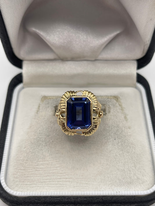 9ct gold synthetic spinel ring