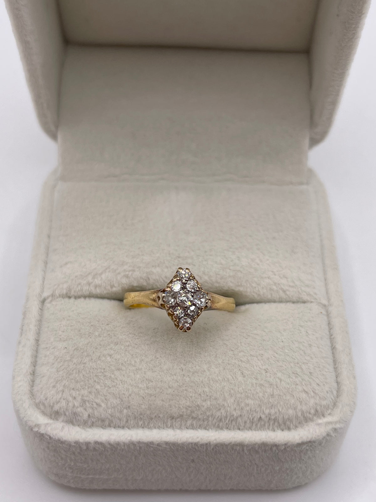 18ct gold diamond cluster ring