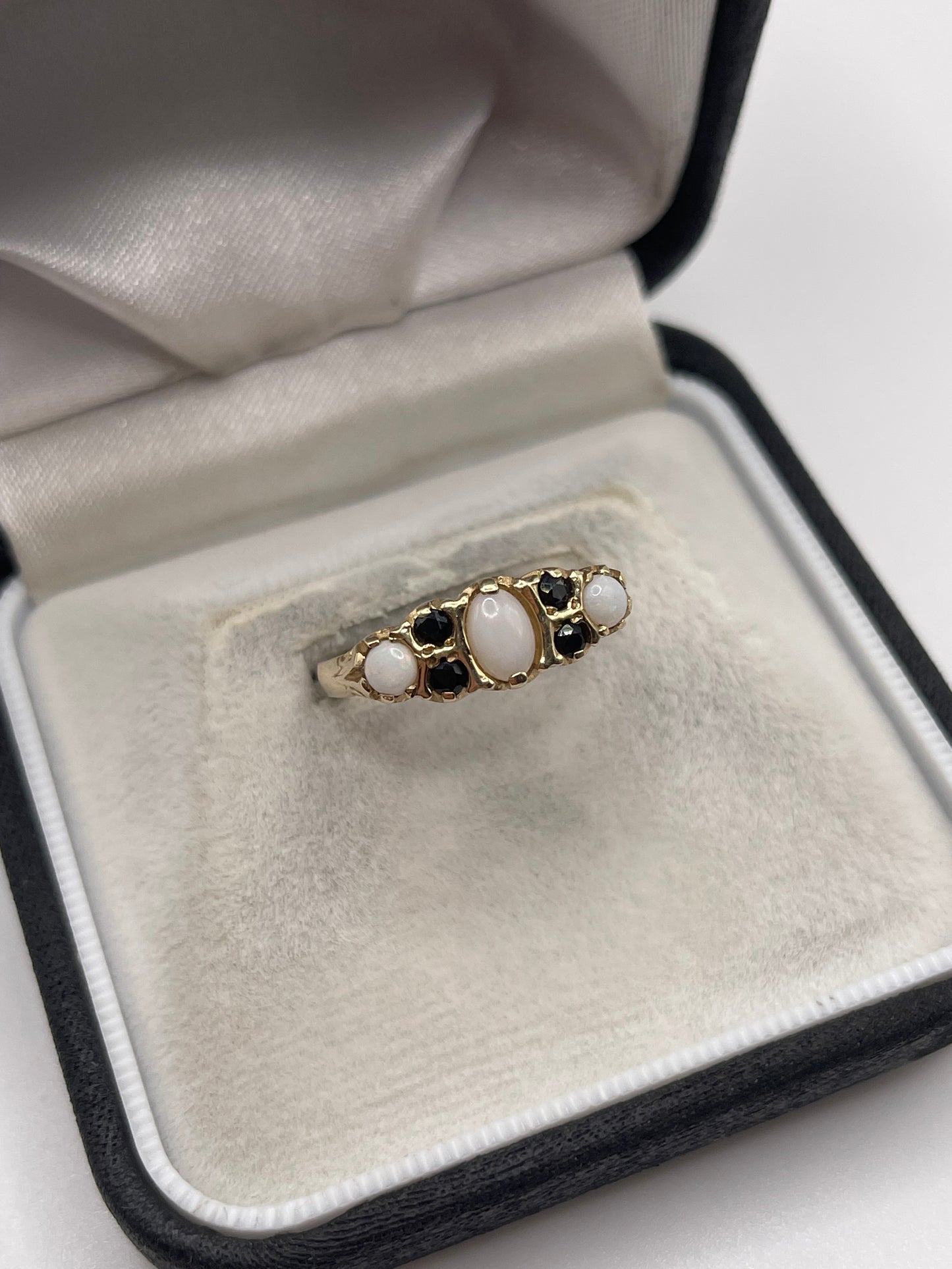 9ct gold opal and sapphire ring