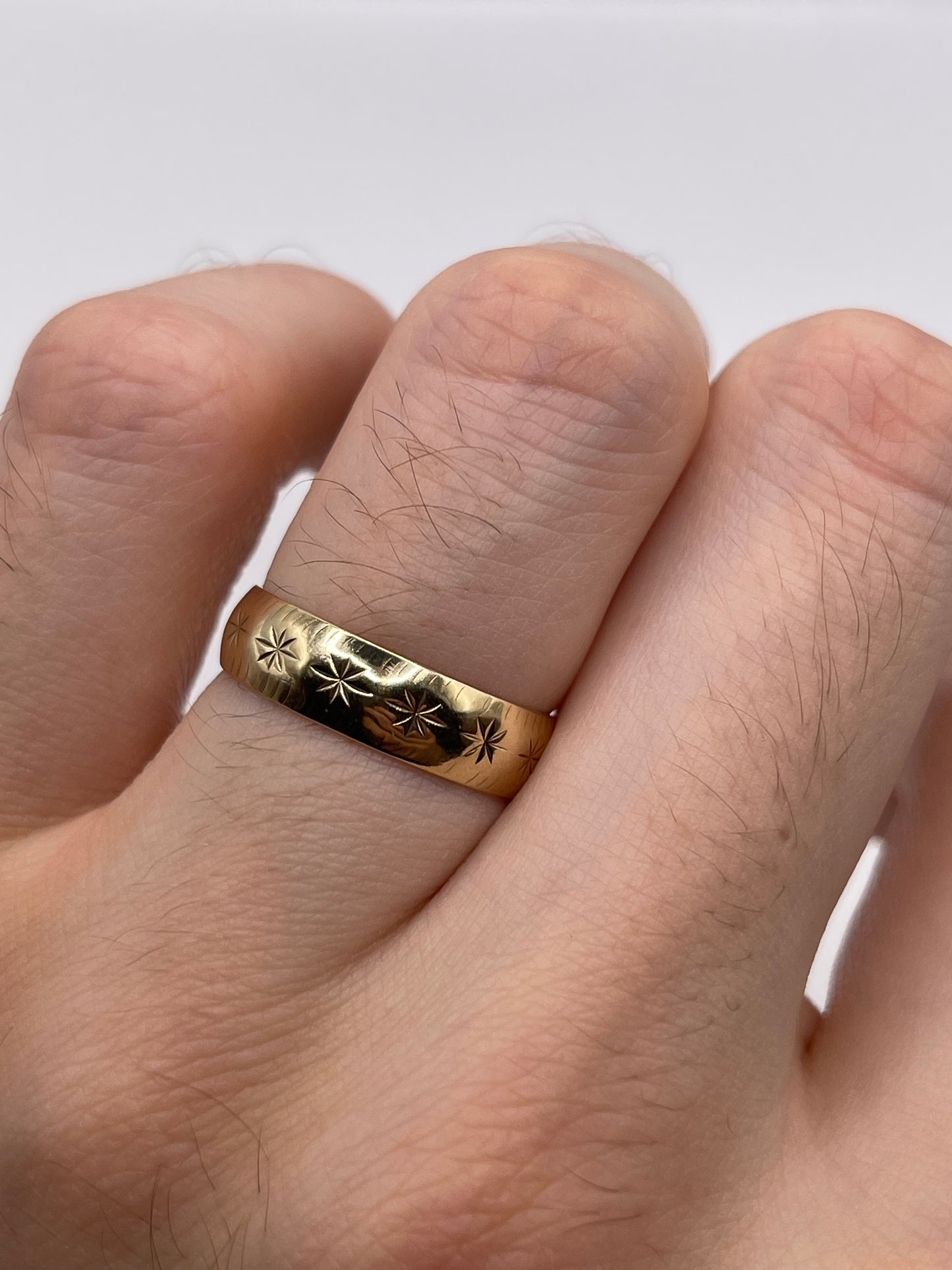 9ct gold patterned band