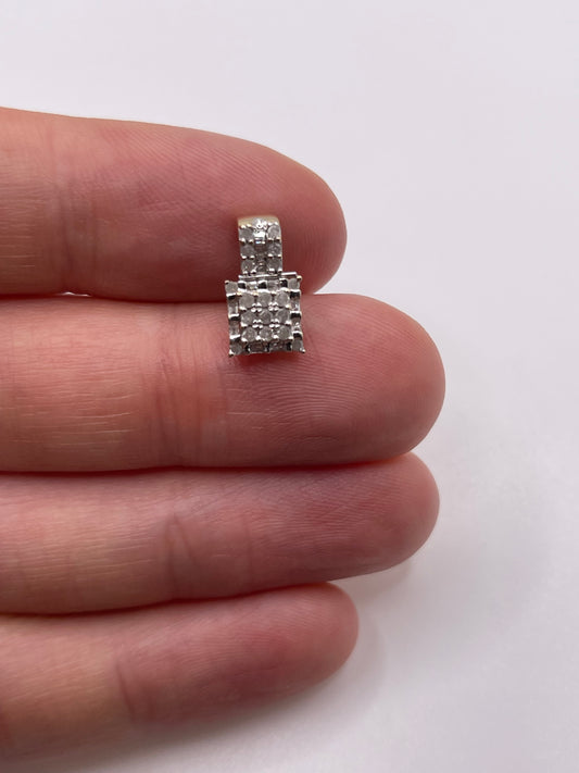 9ct gold diamond cluster pendant