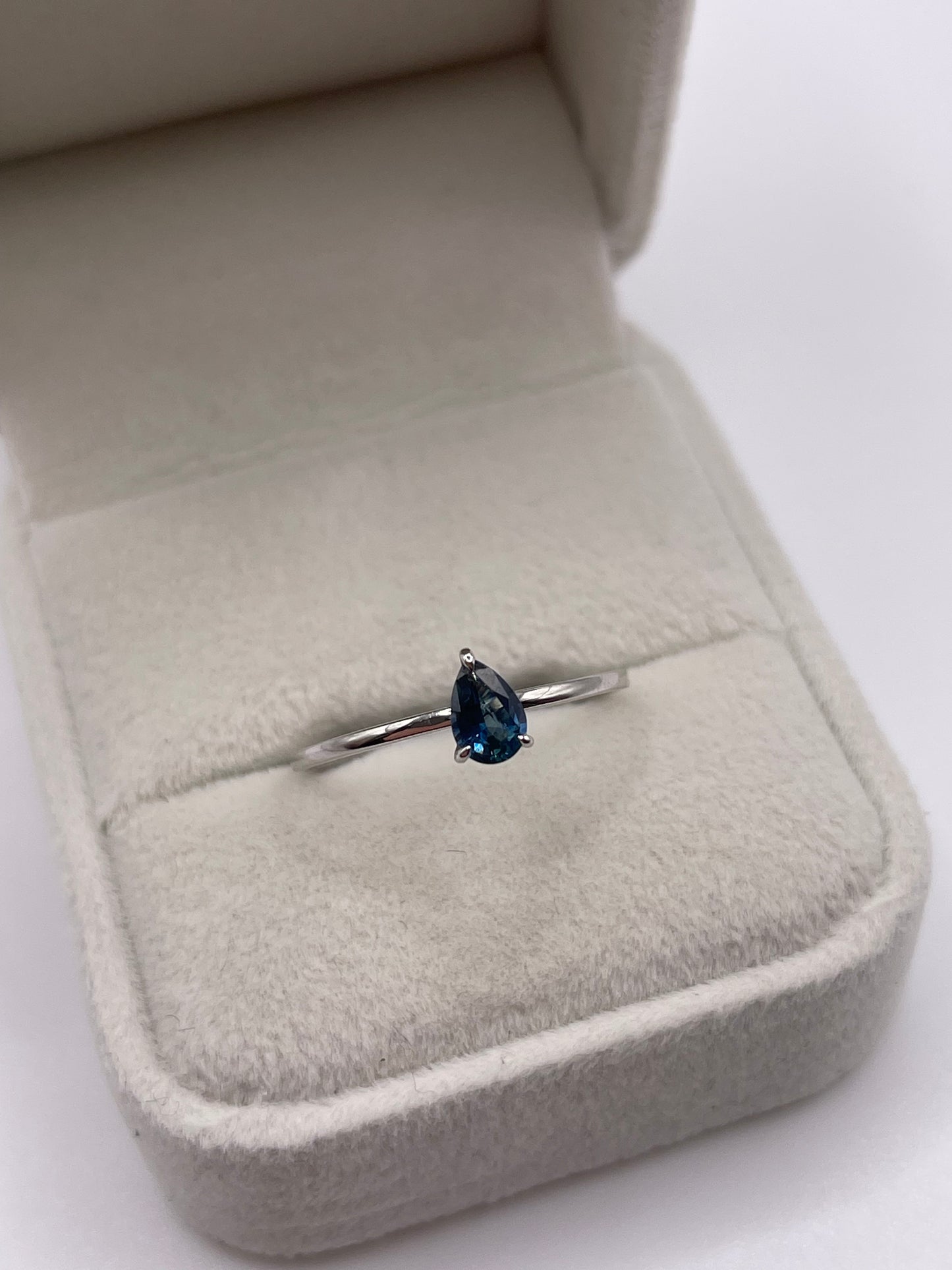 Platinum sapphire ring