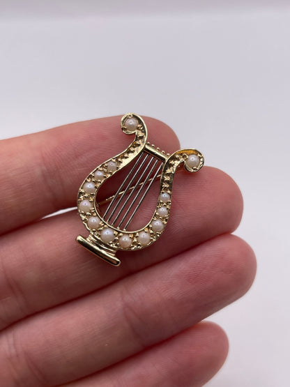 9ct gold pearl lyre brooch