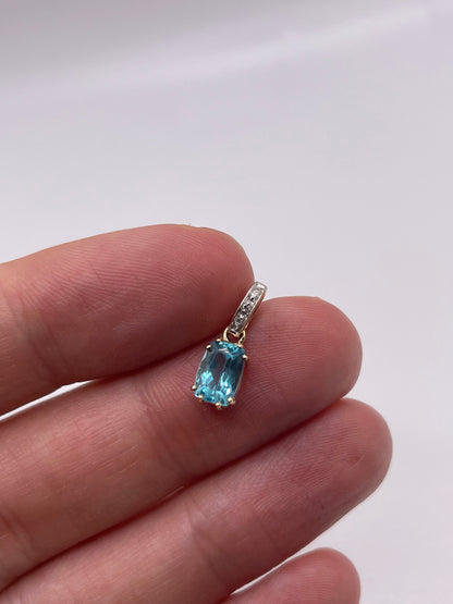 9ct gold topaz and diamond pendant