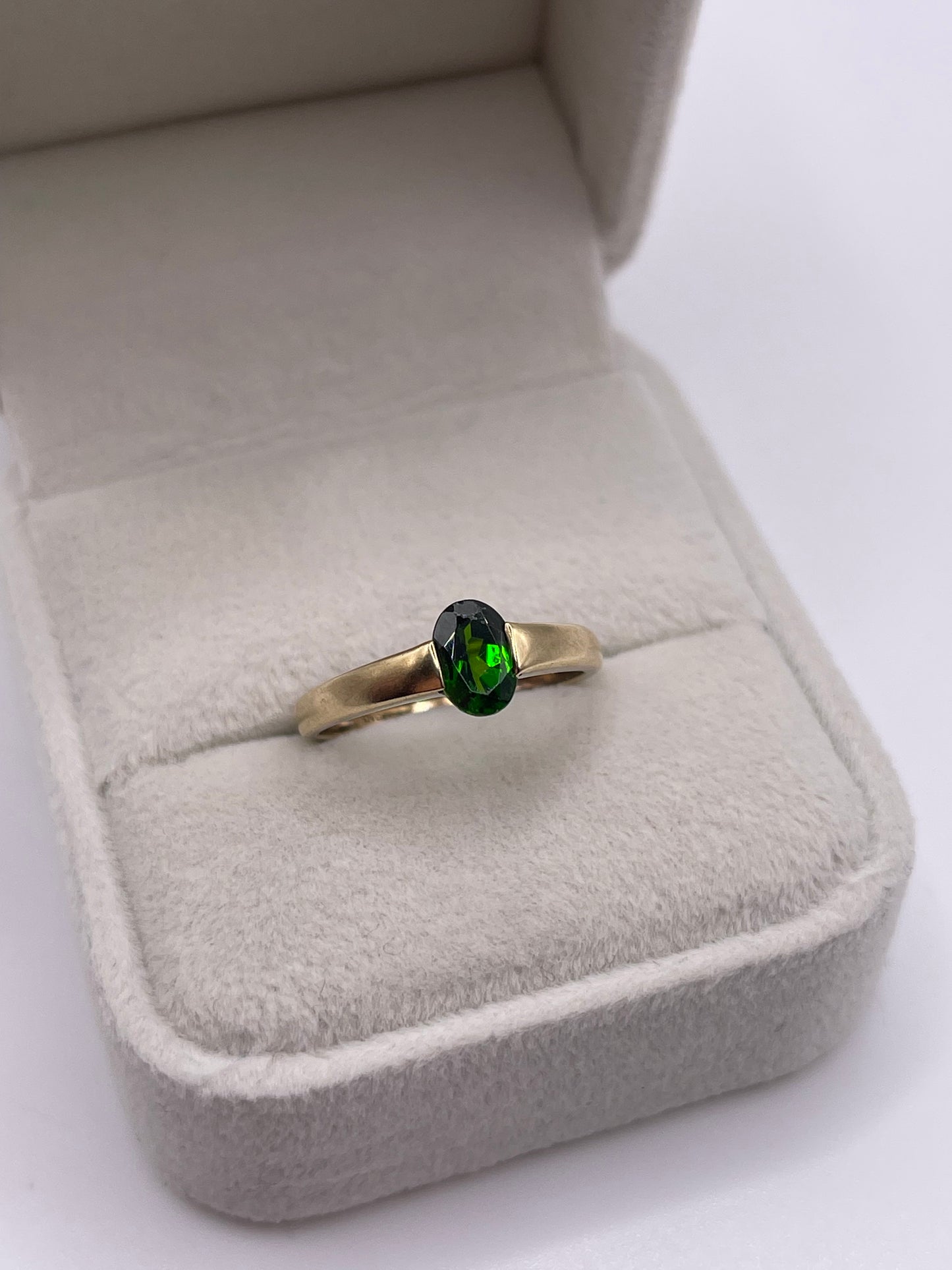 9ct gold diopside ring