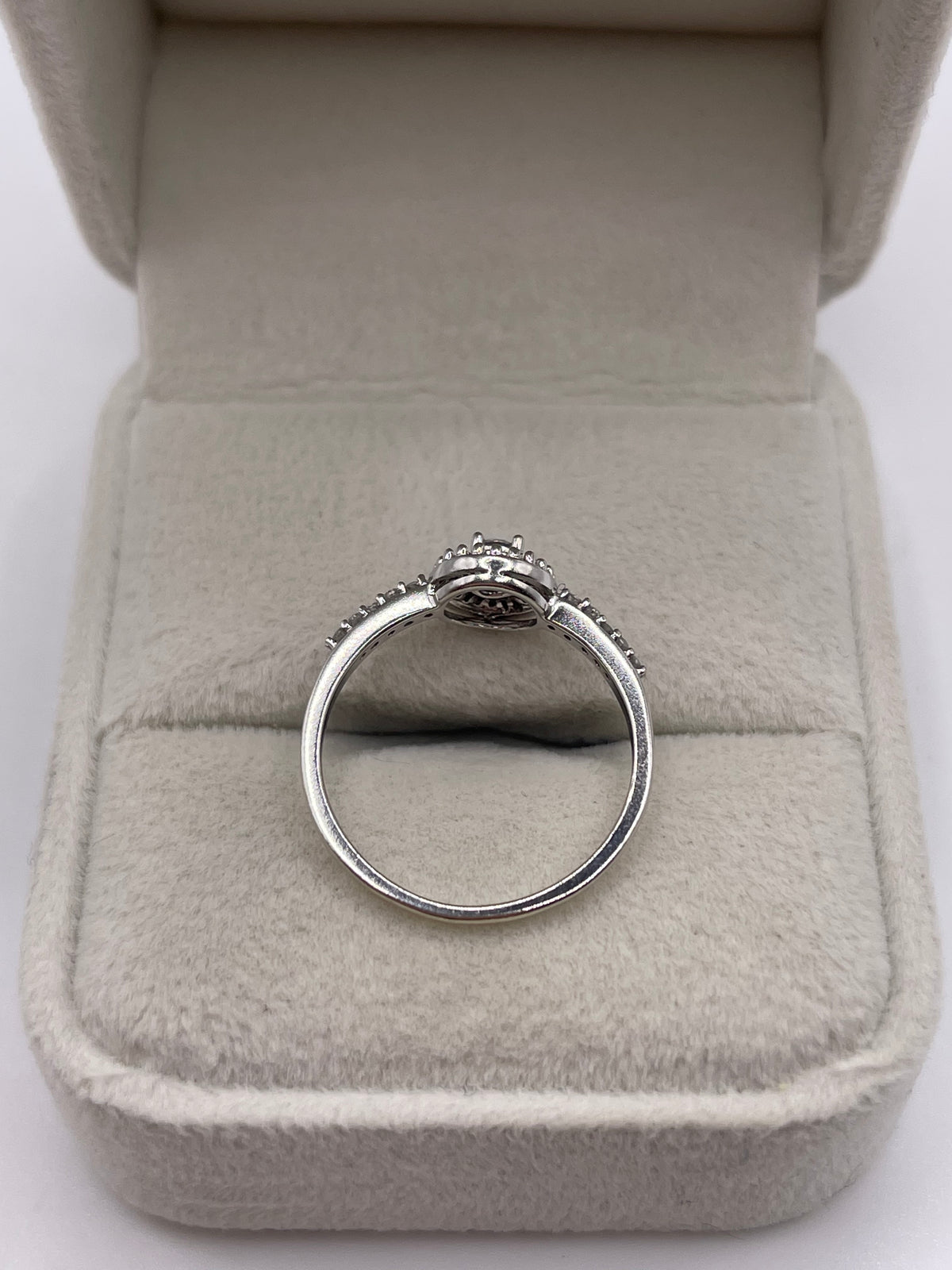9ct white gold diamond cluster ring