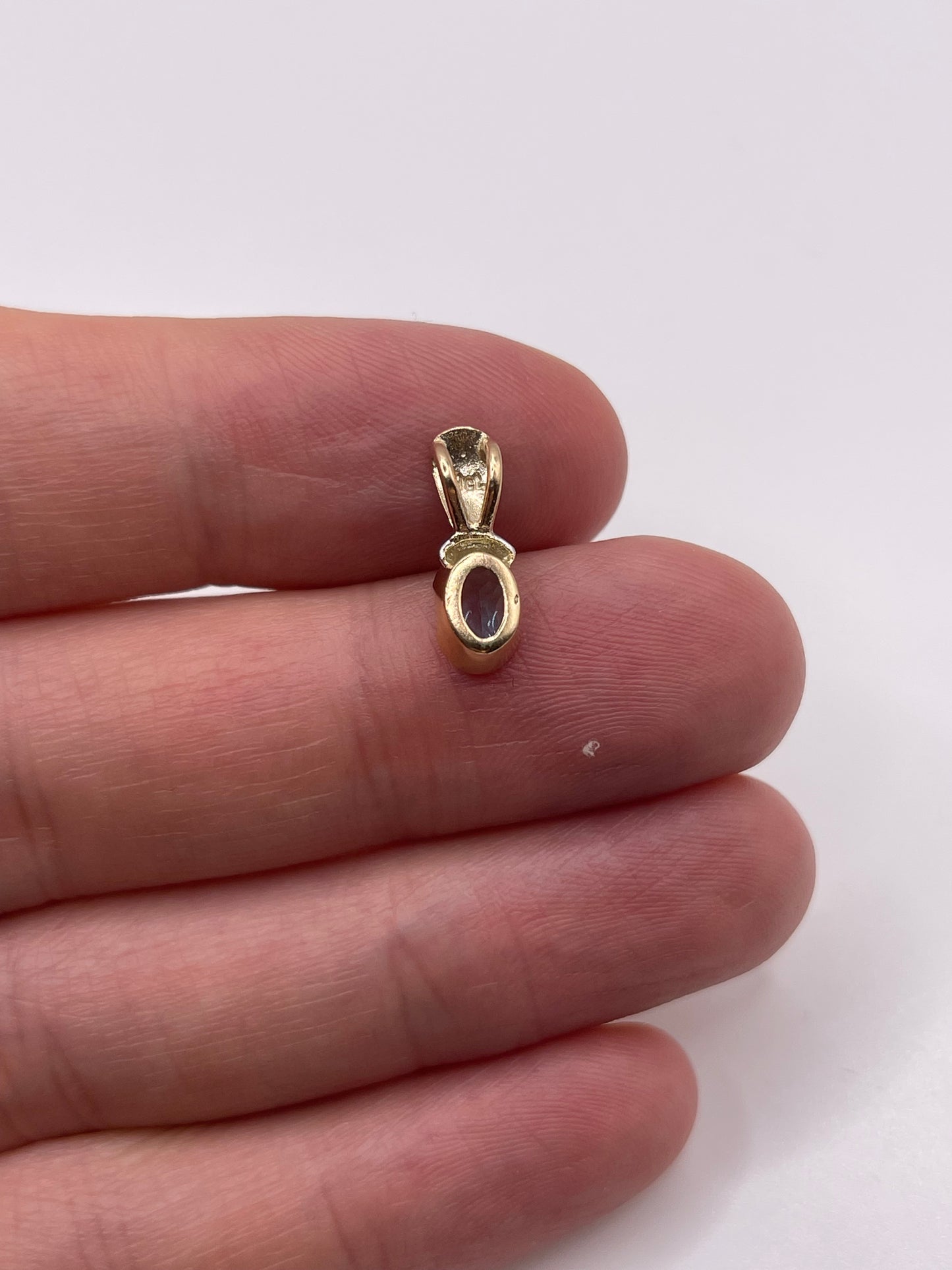 9ct gold topaz pendant