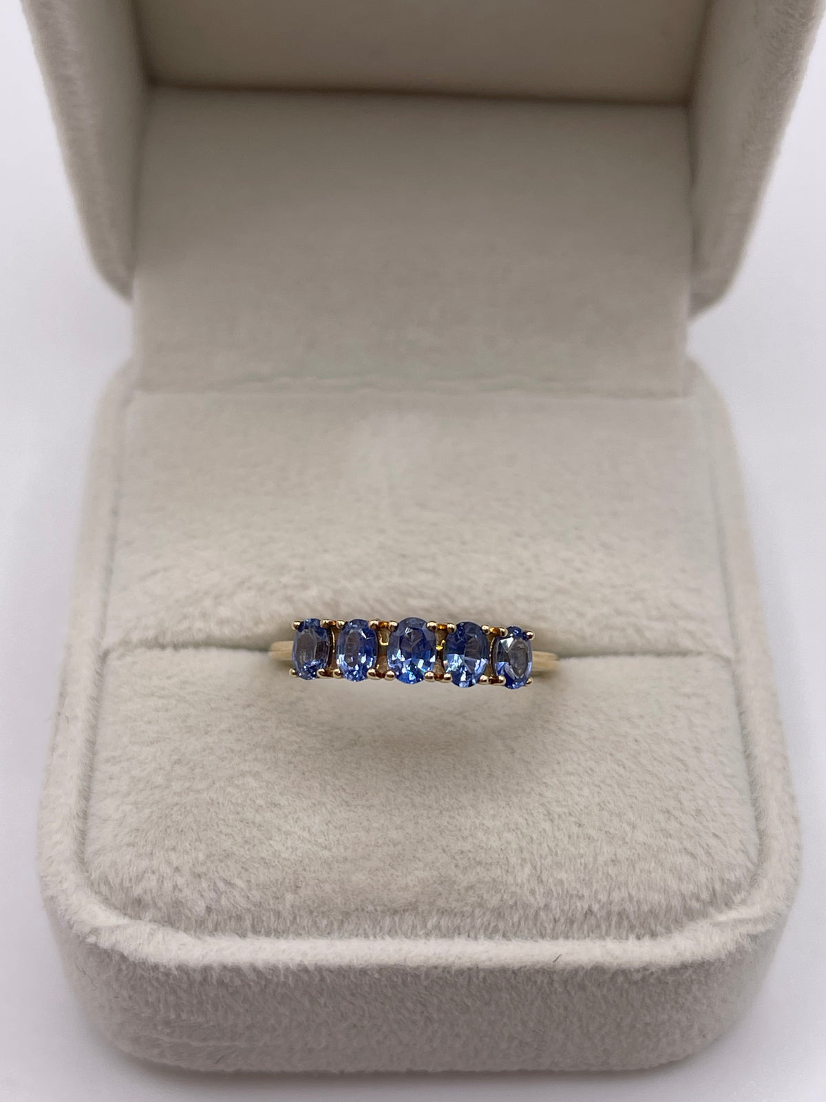 9ct gold sapphire ring