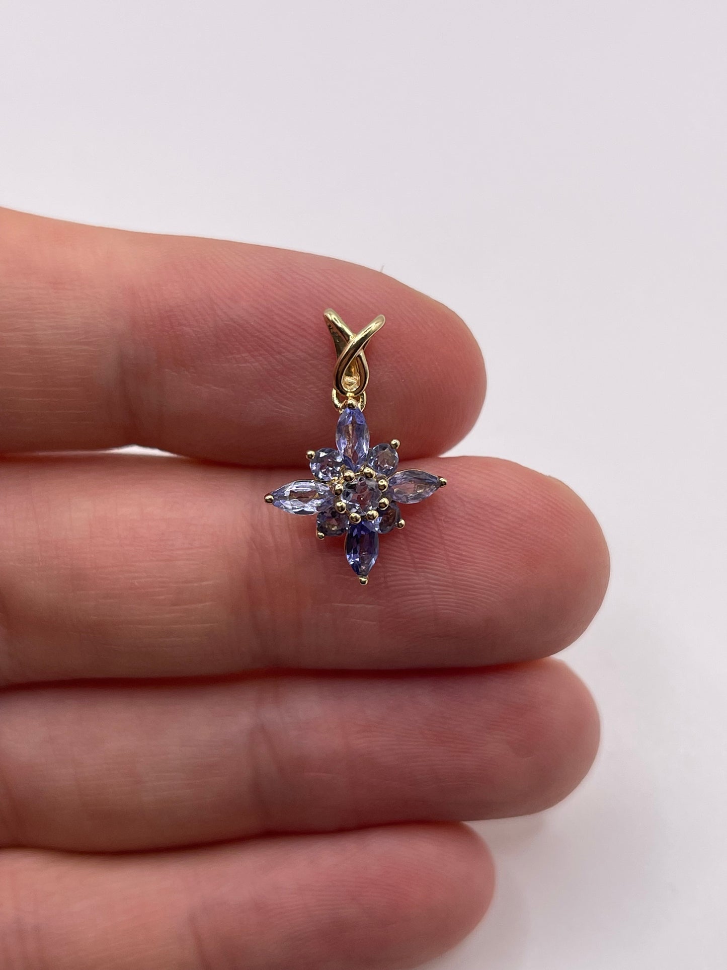 9ct gold tanzanite cluster pendant