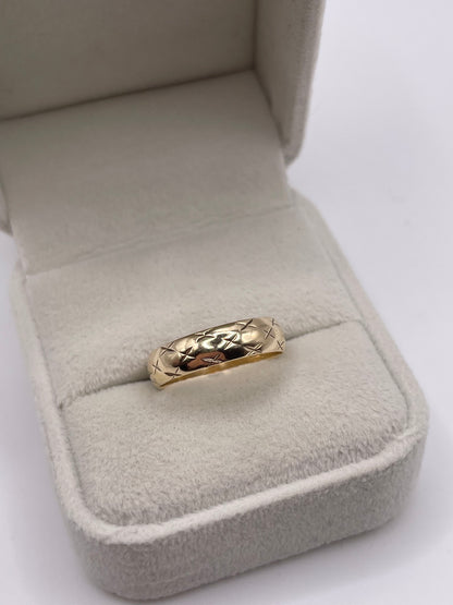 9ct gold patterned band
