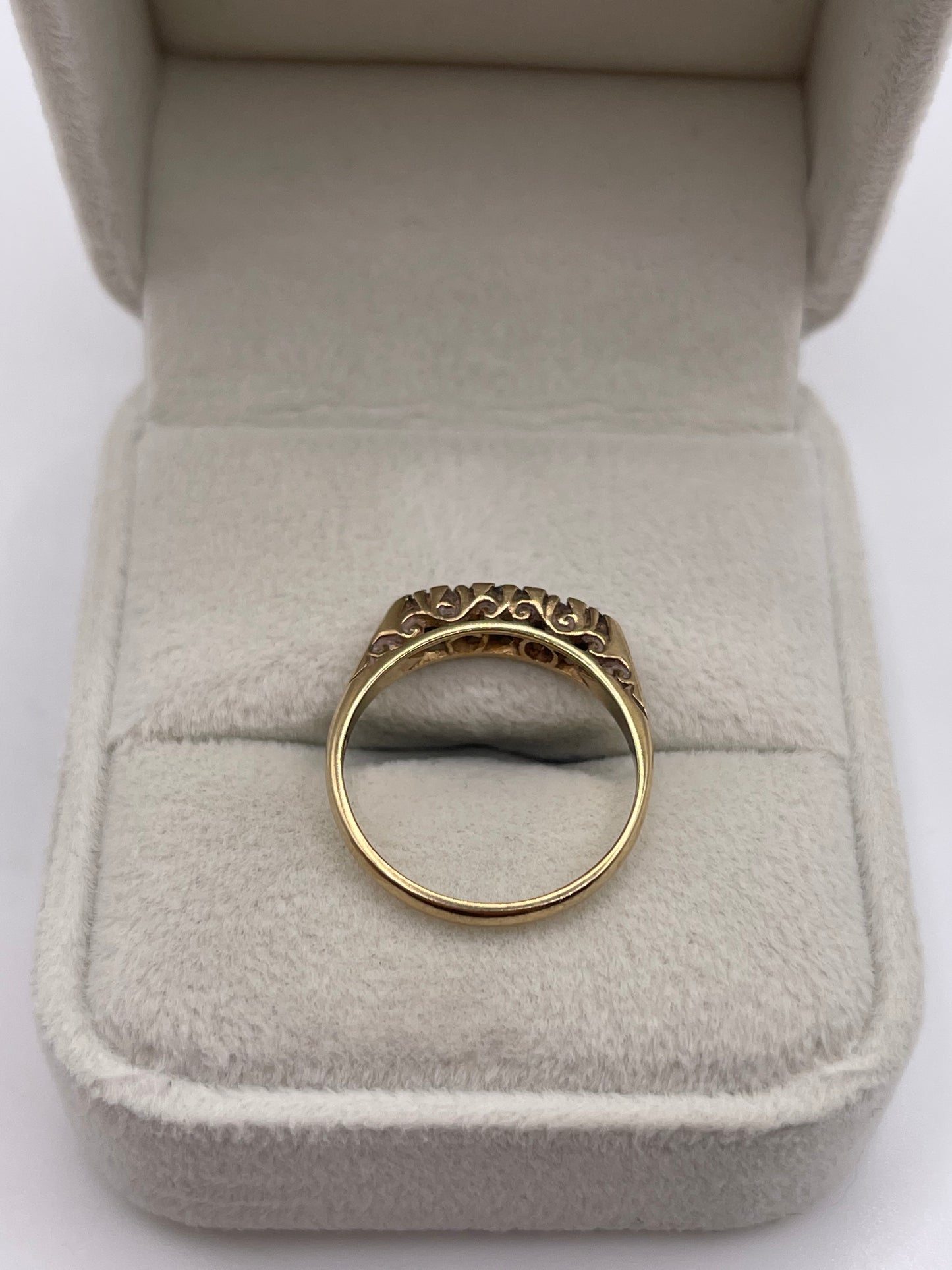 9ct gold sapphire and diamond ring