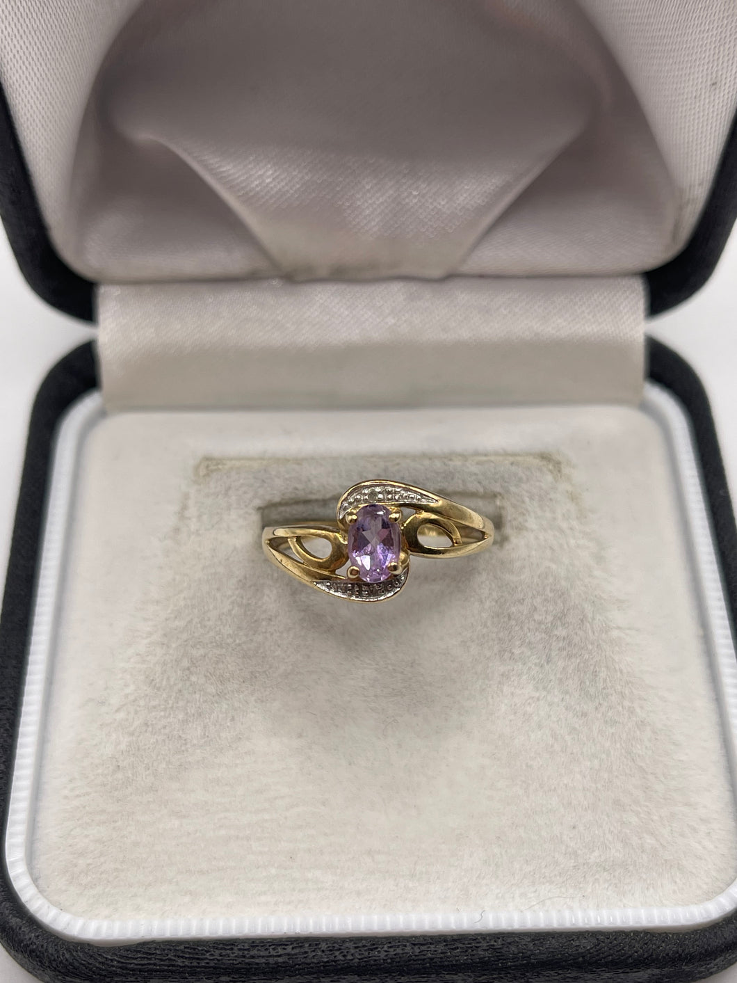 9ct gold amethyst and diamond ring