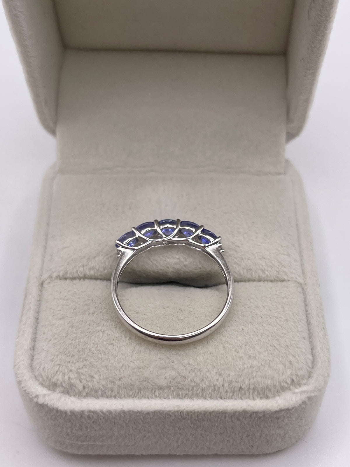 14ct white gold tanzanite and diamond ring