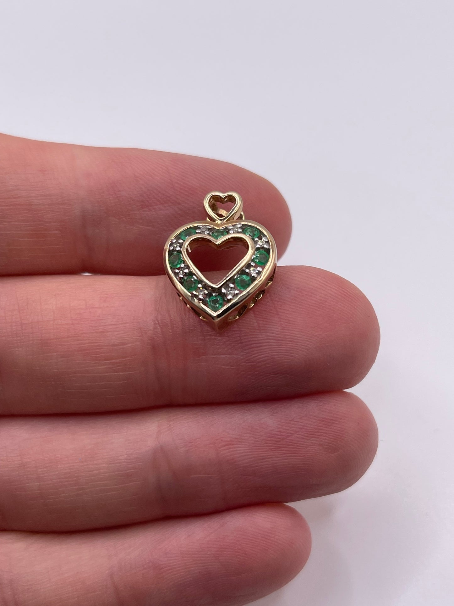 9ct gold emerald and diamond heart pendant