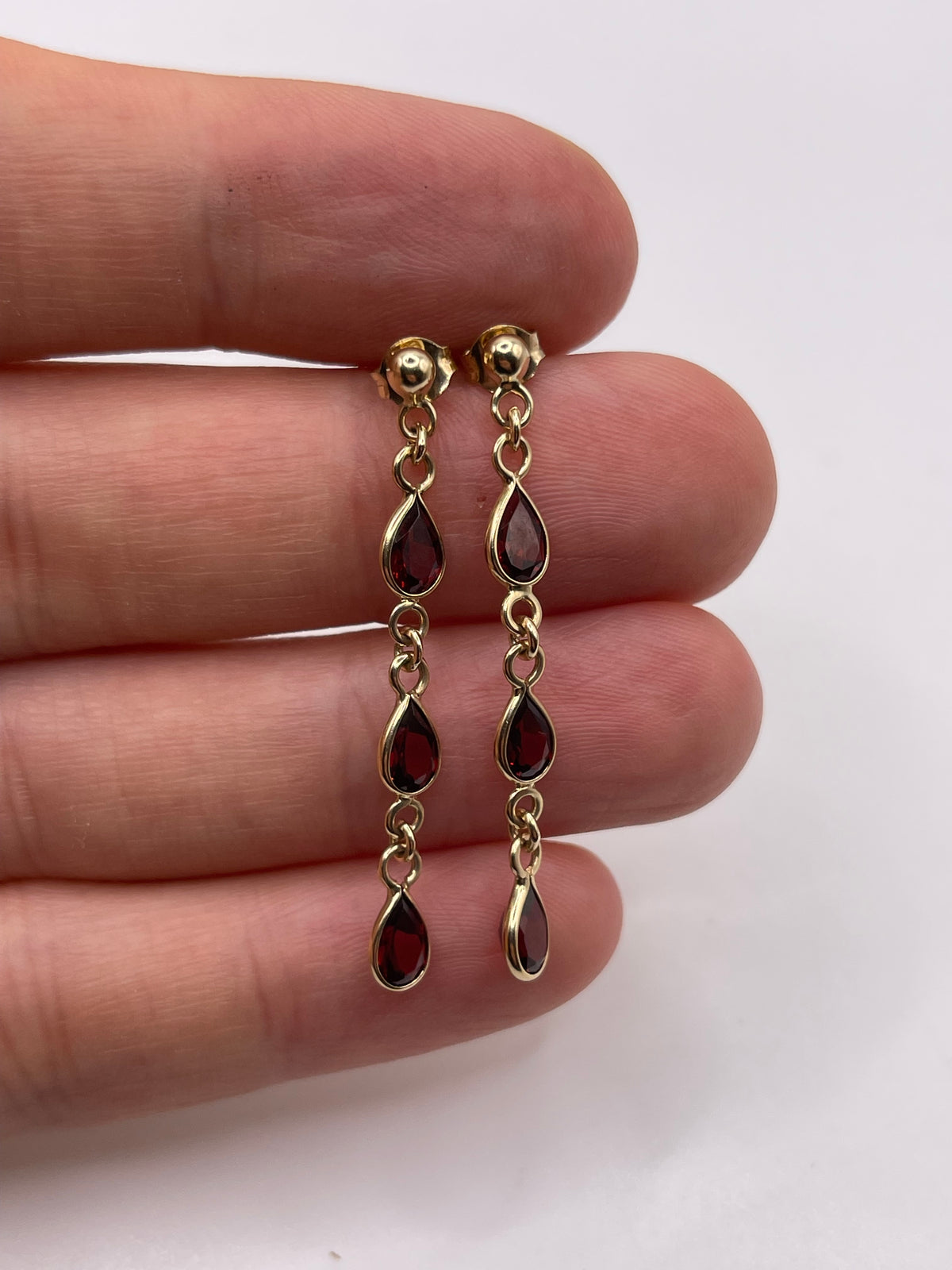 9ct gold garnet earrings
