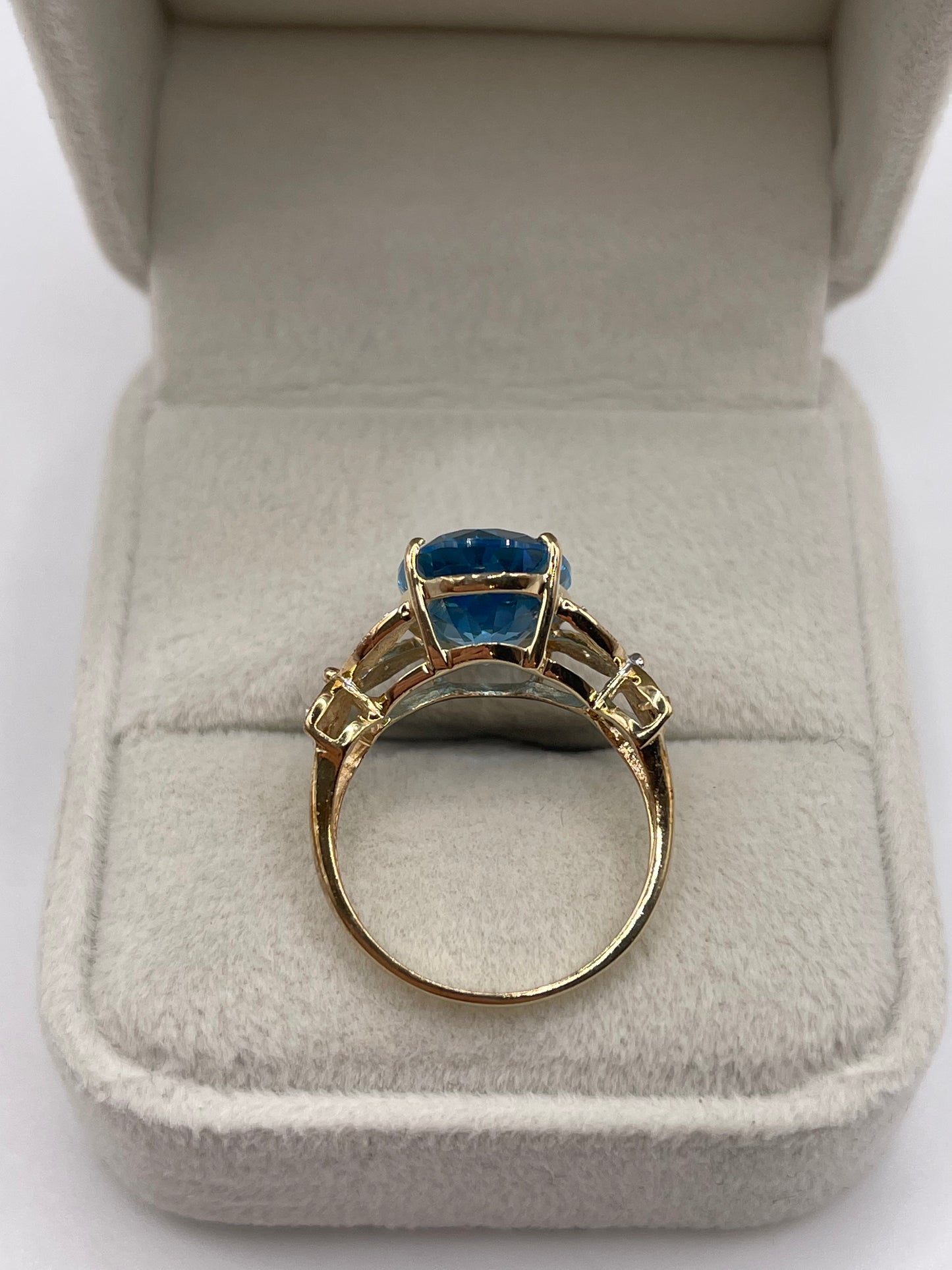 9ct gold topaz and diamond ring