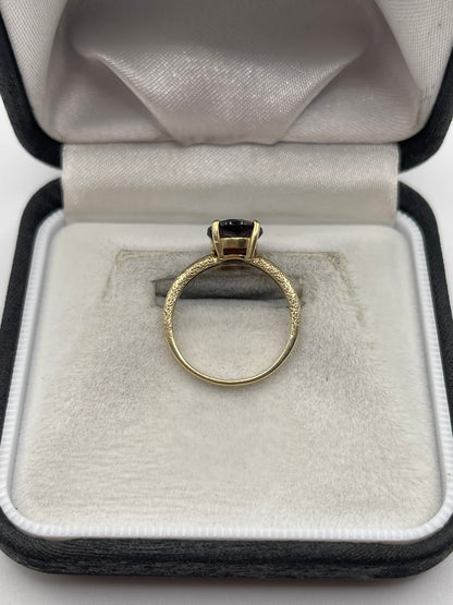 9ct gold garnet ring