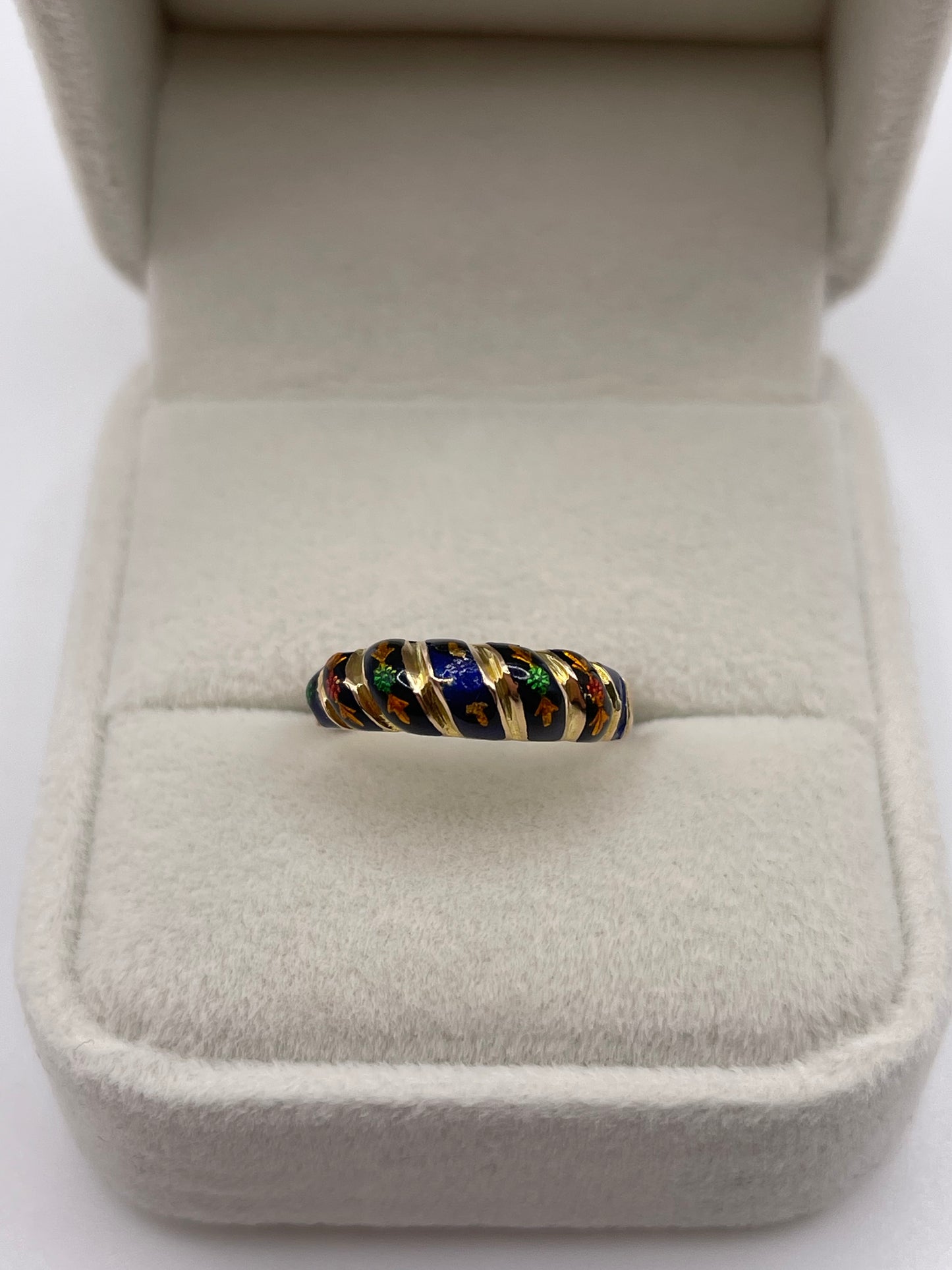 18ct gold enamel ring