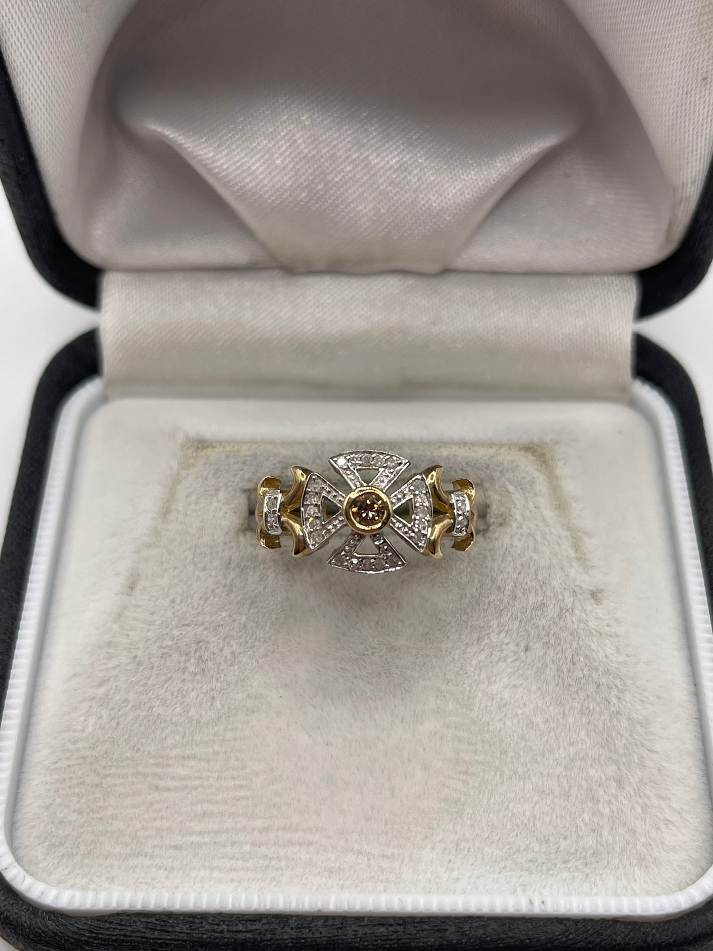 9ct gold diamond cluster ring