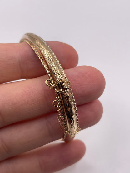 9ct gold bangle
