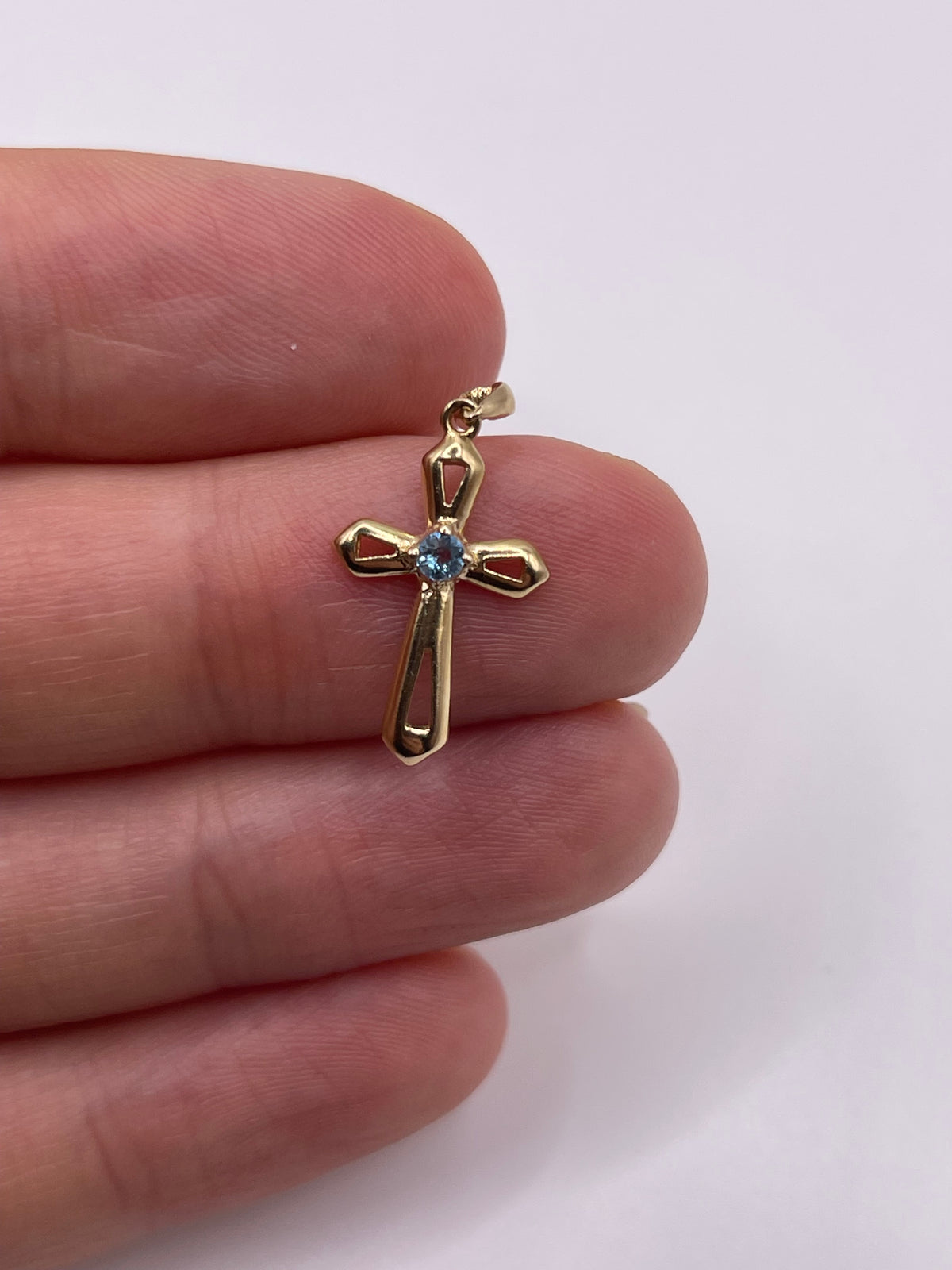9ct gold topaz cross pendant