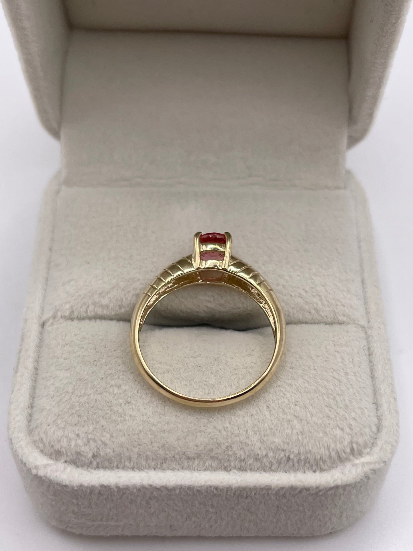 9ct gold padparadscha sapphire ring