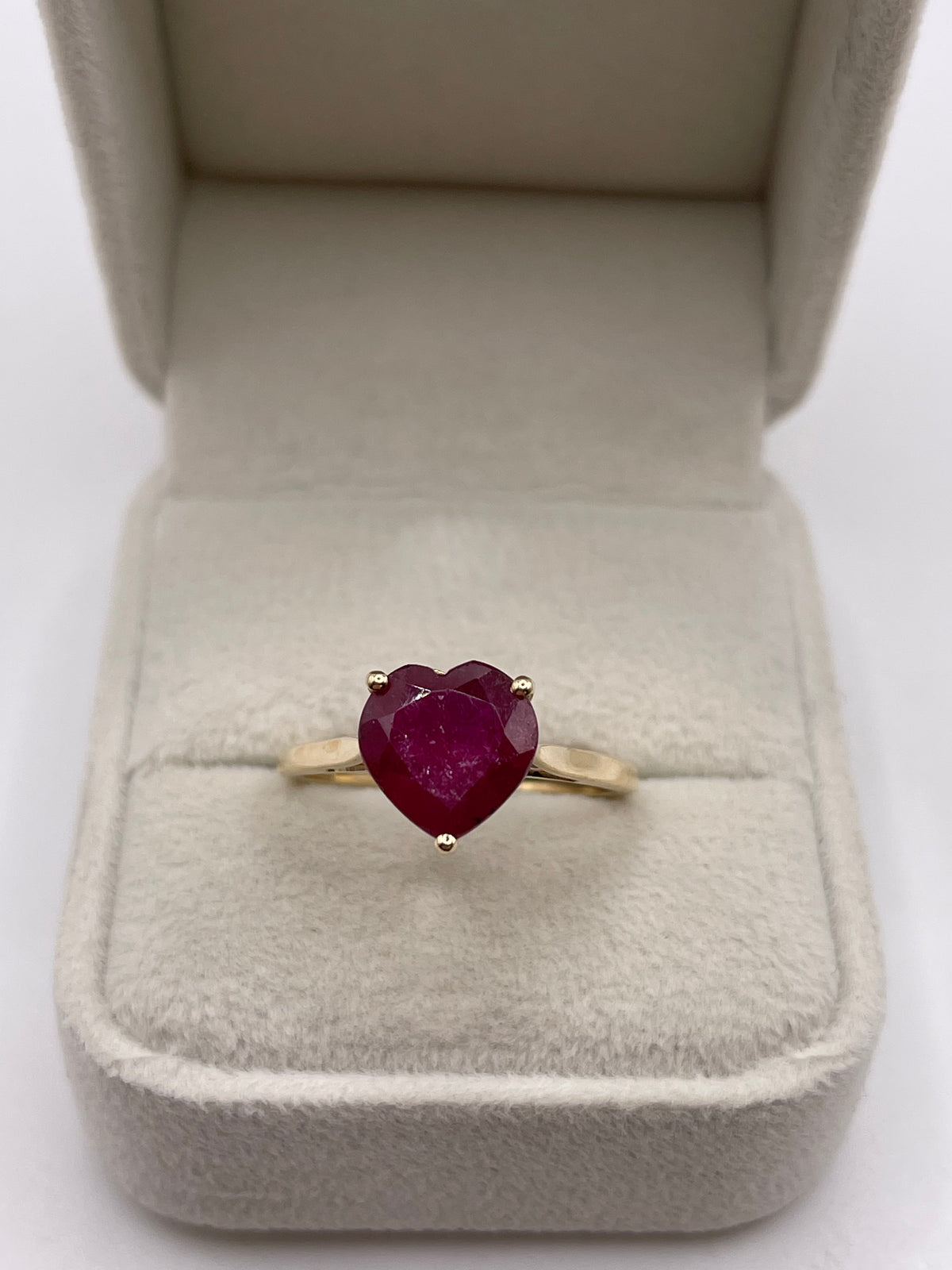 9ct gold ruby heart ring