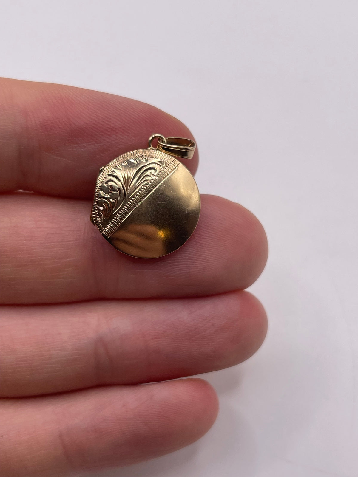 9ct gold locket pendant