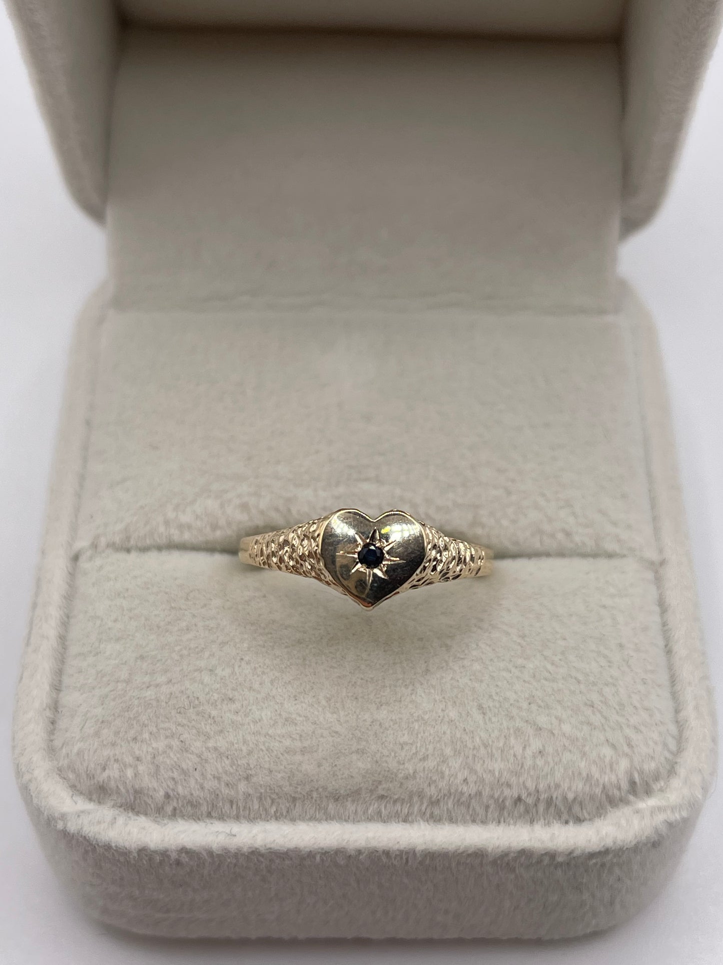 9ct gold sapphire heart ring