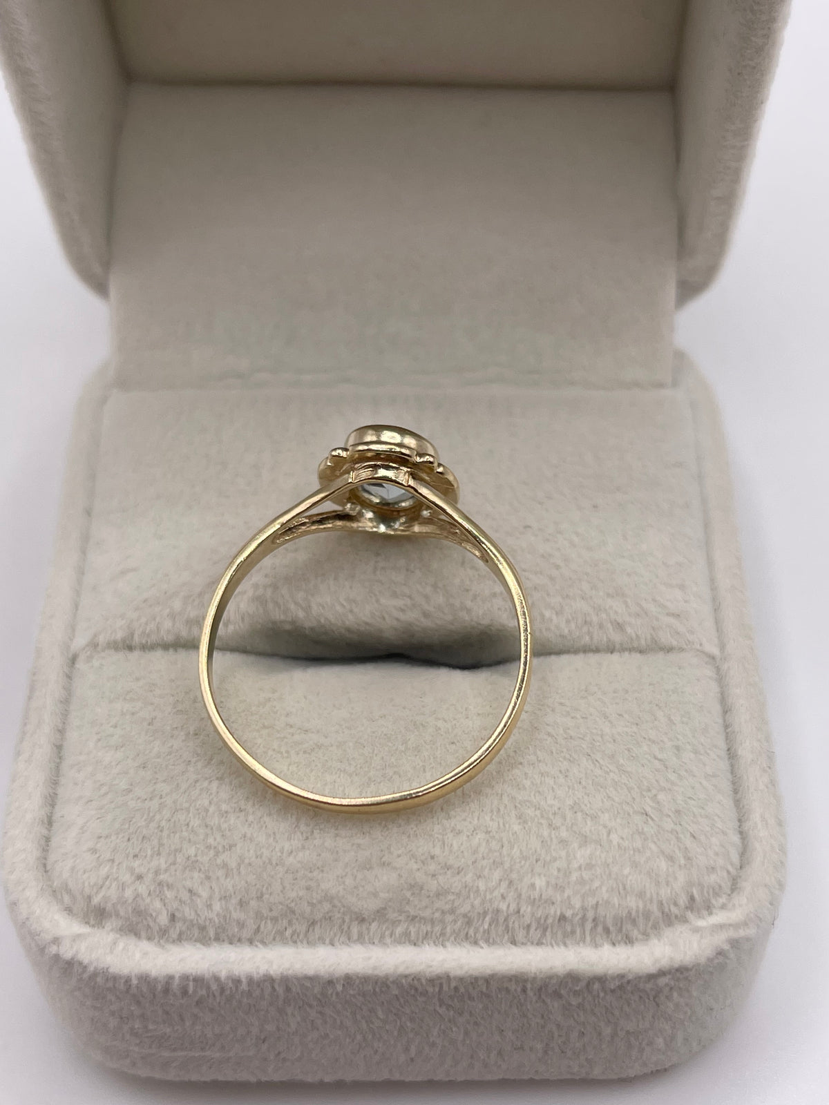 9ct gold aquamarine ring