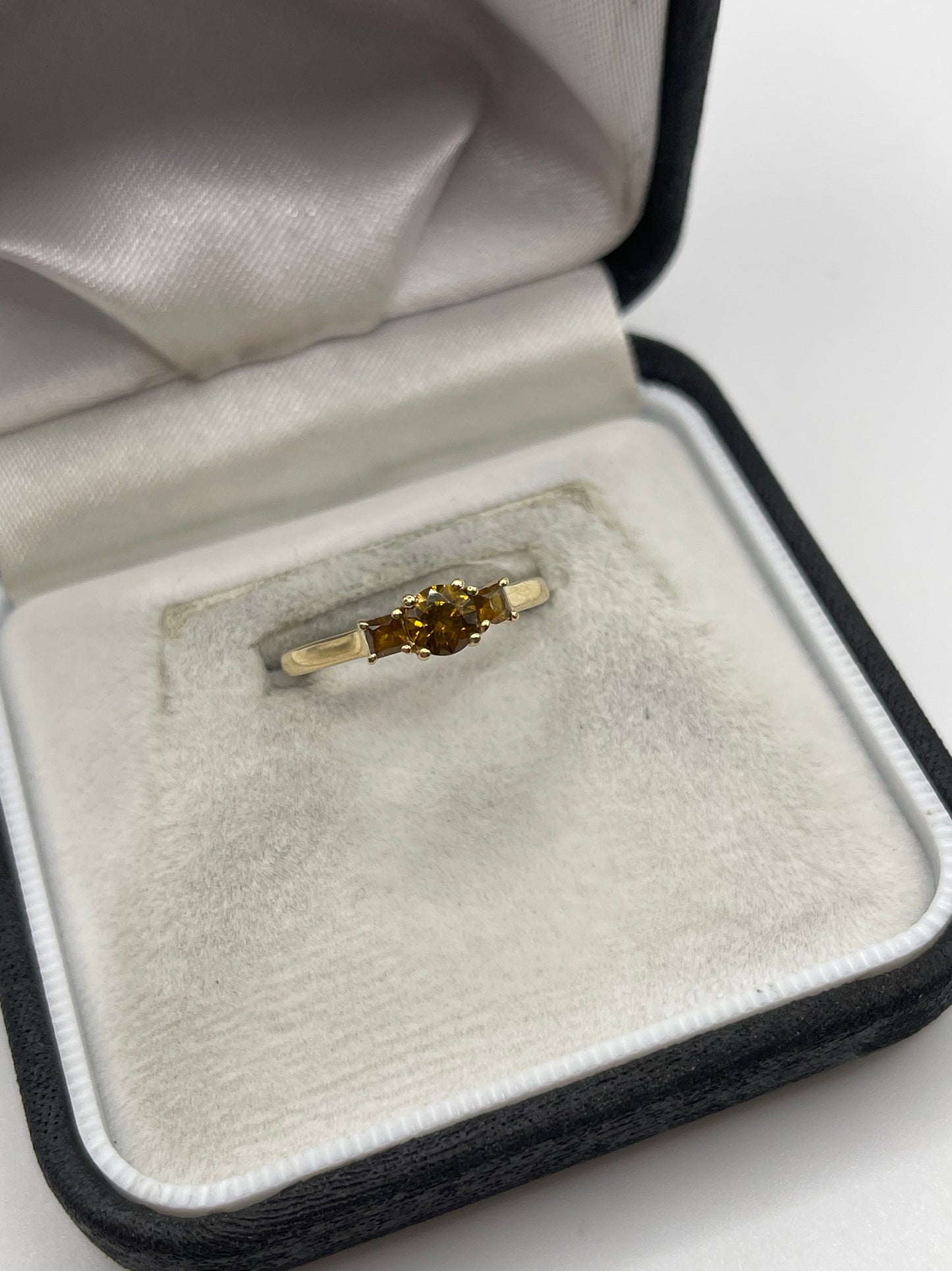 9ct gold quartz ring