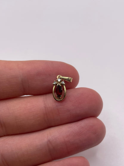 9ct gold garnet and diamond pendant