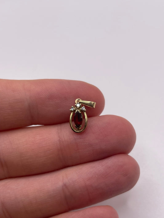 9ct gold garnet and diamond pendant