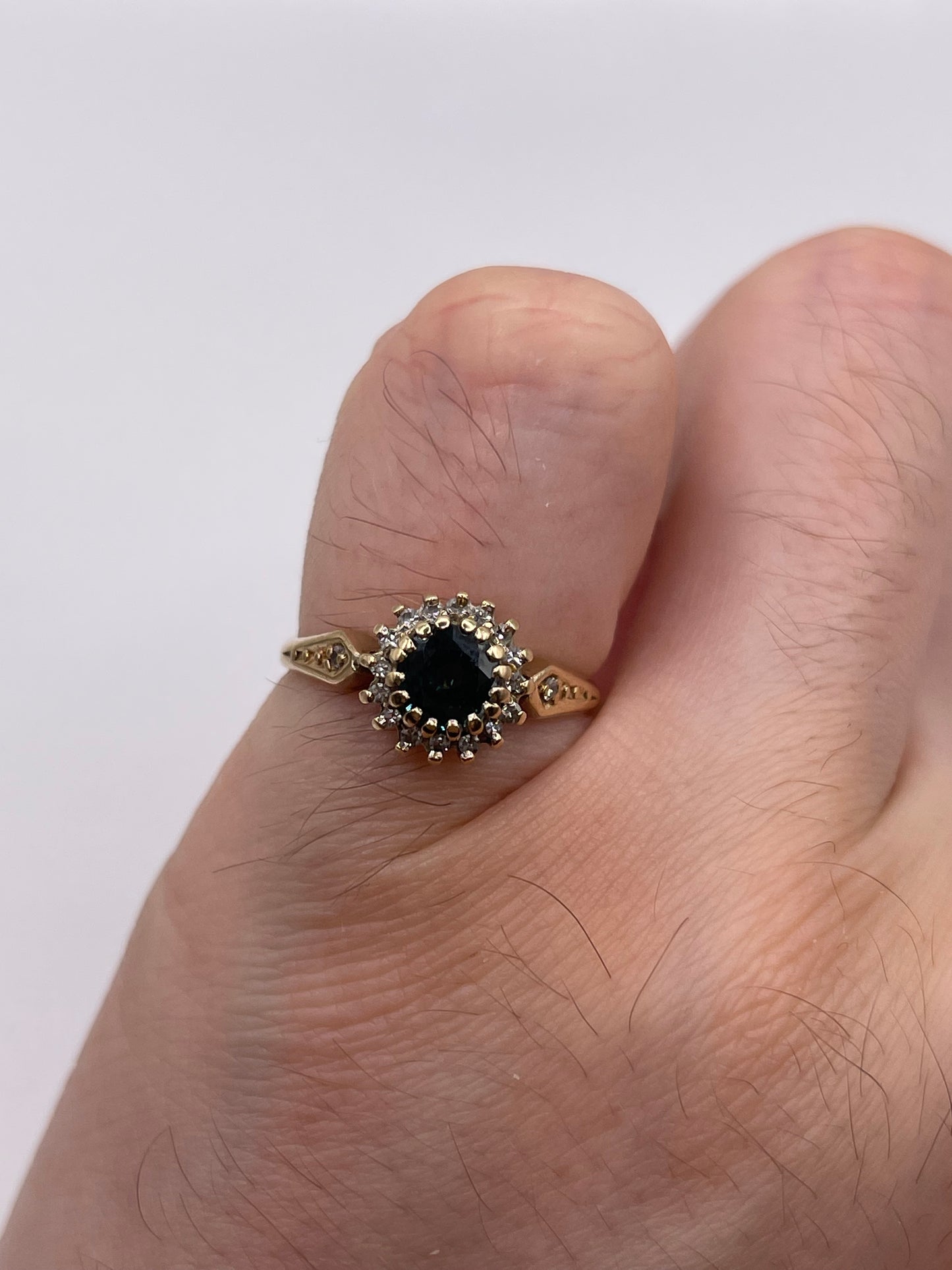 9ct gold sapphire and diamond ring