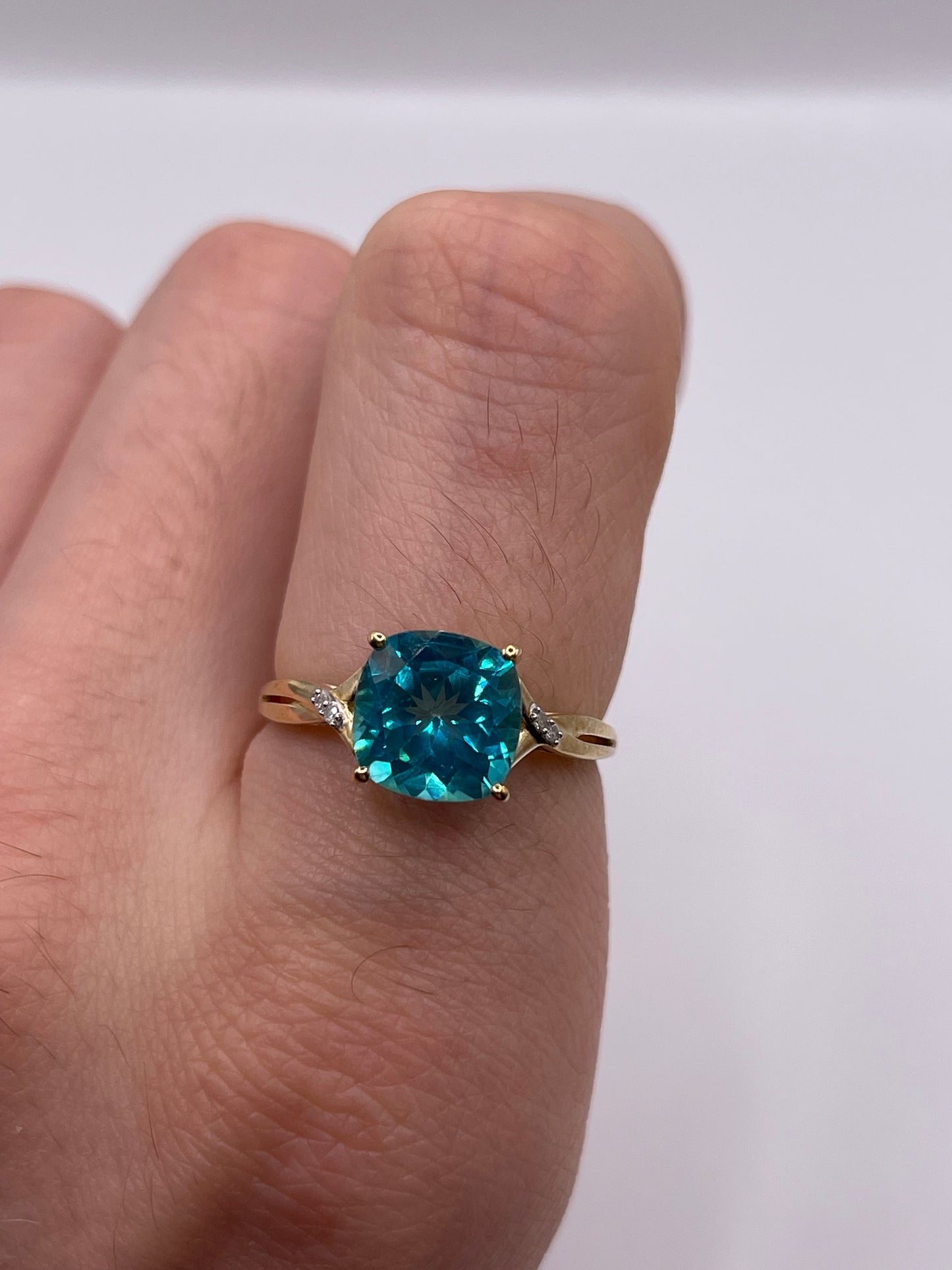 9ct gold quartz and diamond ring