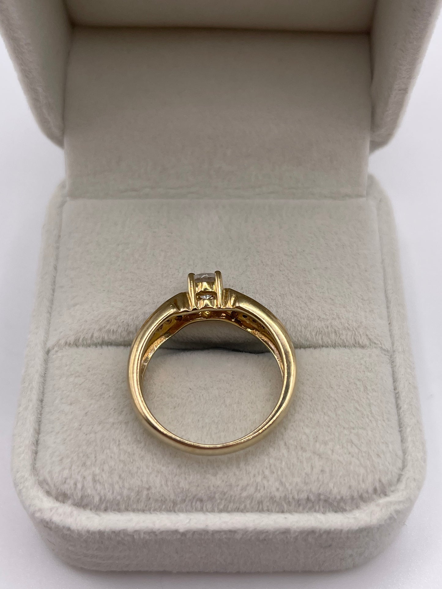 9ct gold rainbow moonstone and zircon ring