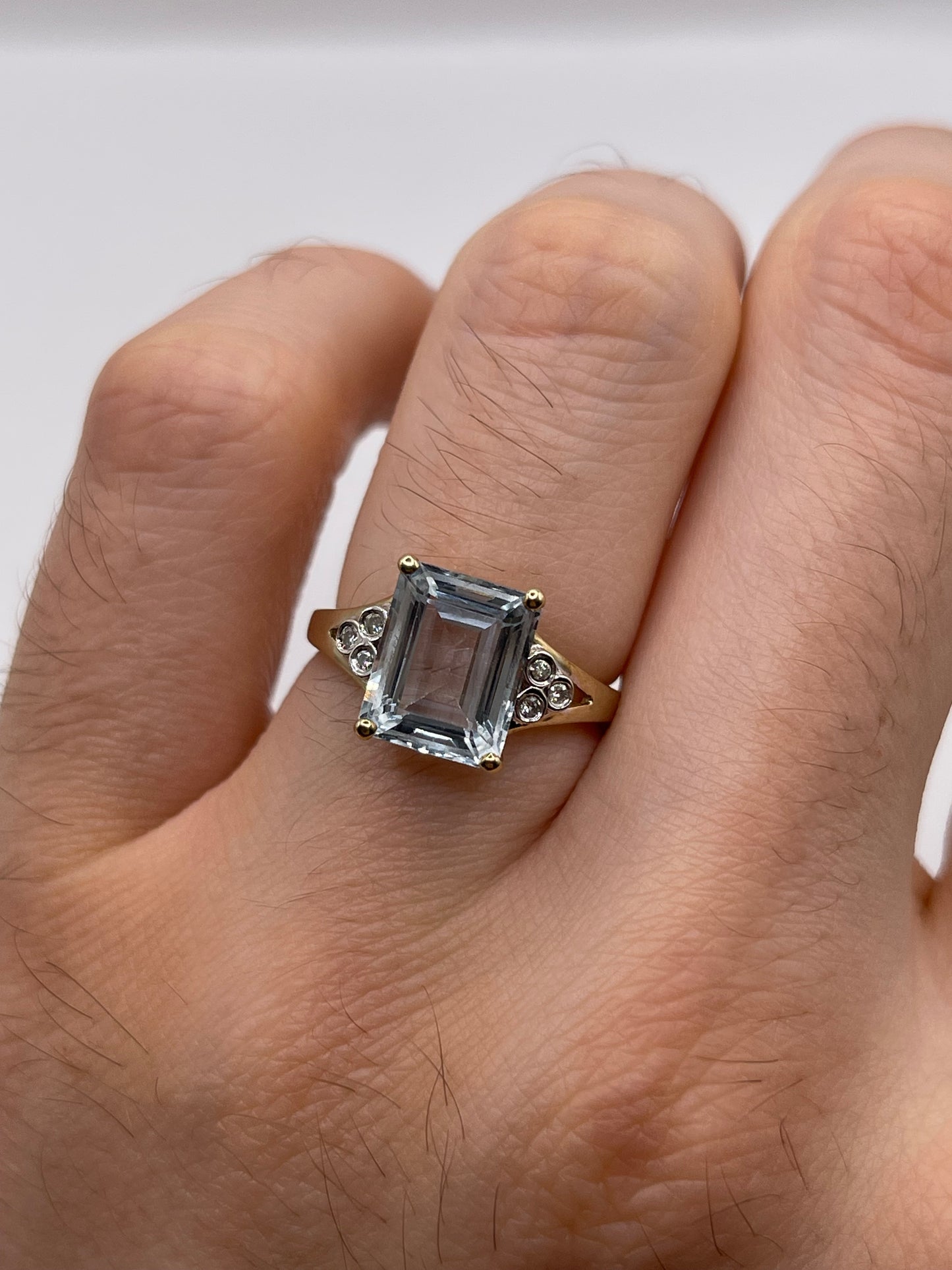 9ct gold aquamarine and diamond ring