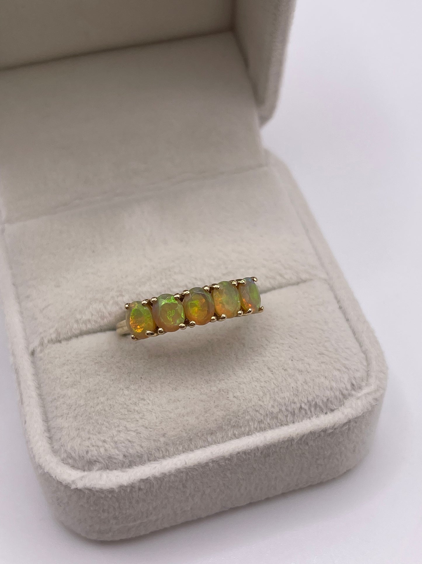 9ct gold opal ring