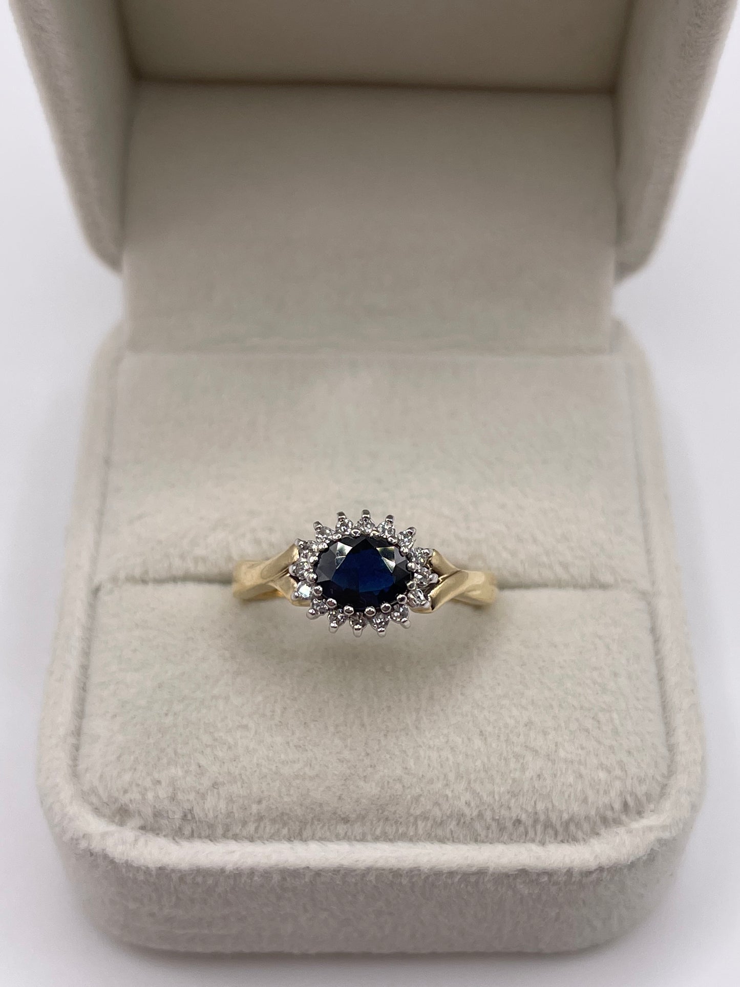 9ct gold sapphire and diamond ring