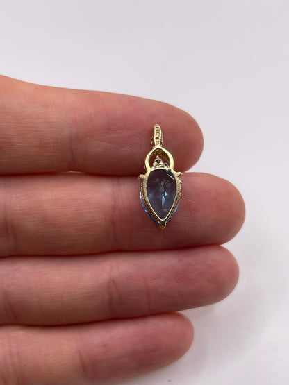 9ct gold topaz and diamond pendant