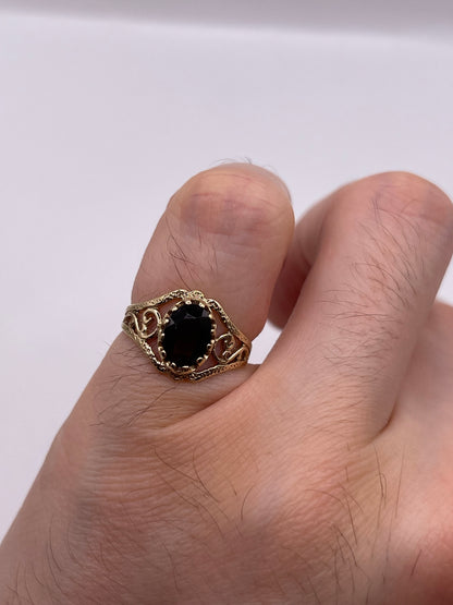 9ct gold garnet ring